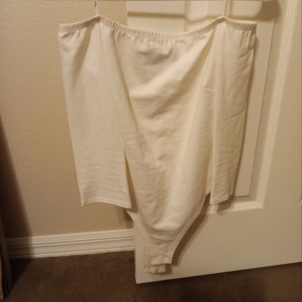 Lulu's white strapless bodysuit